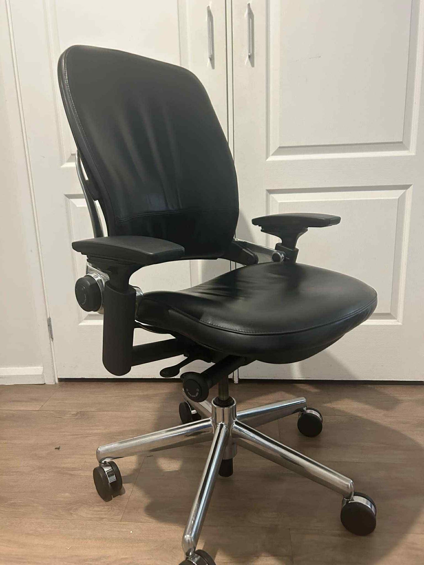 Steelcase Leap V2 office chair - Upholstered Black Leather