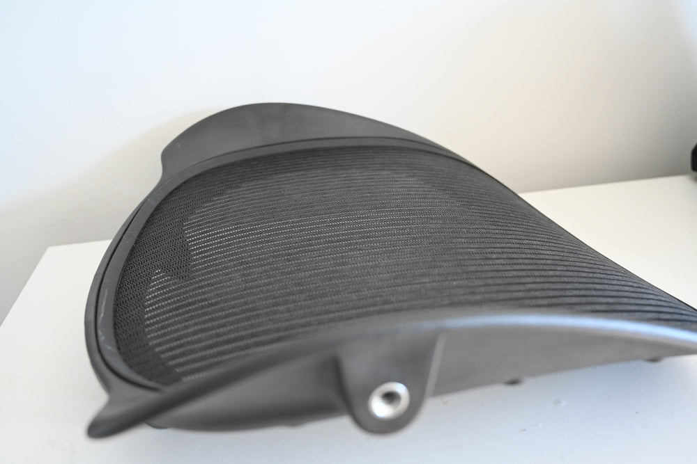 Genuine Aeron Classic Seat – Size B, Carbon Black (3D01) - Used excellent condition