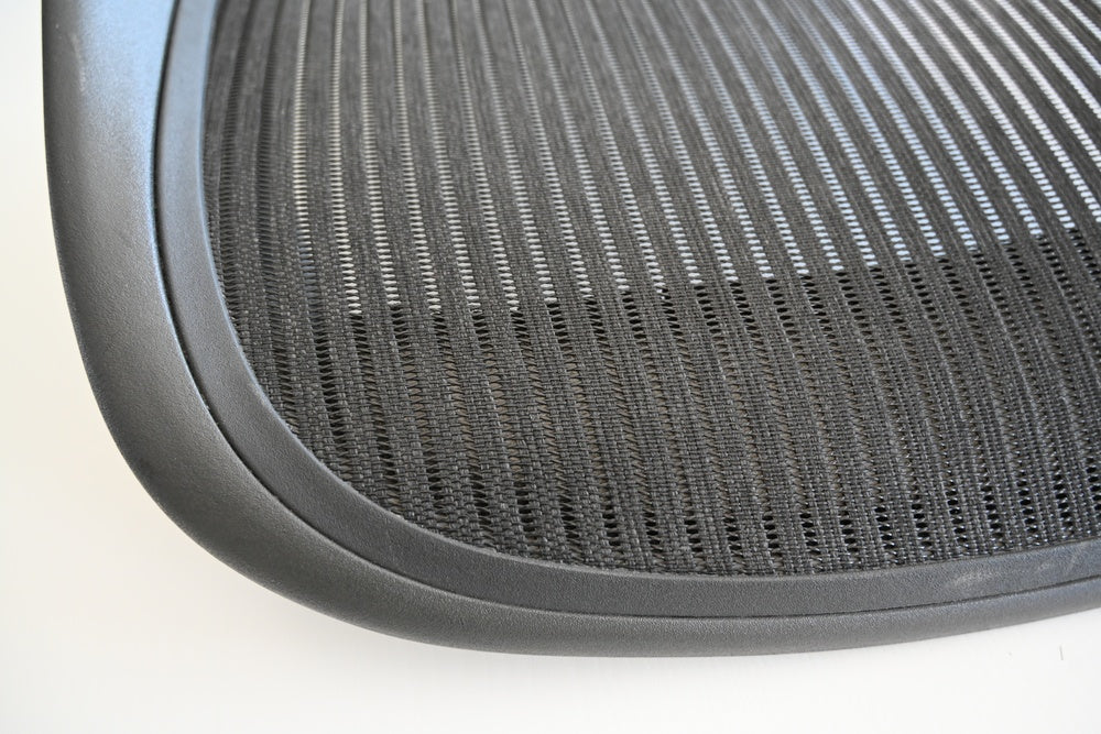 Genuine Aeron Classic Seat – Size B, Carbon Black (3D01) - Used excellent condition