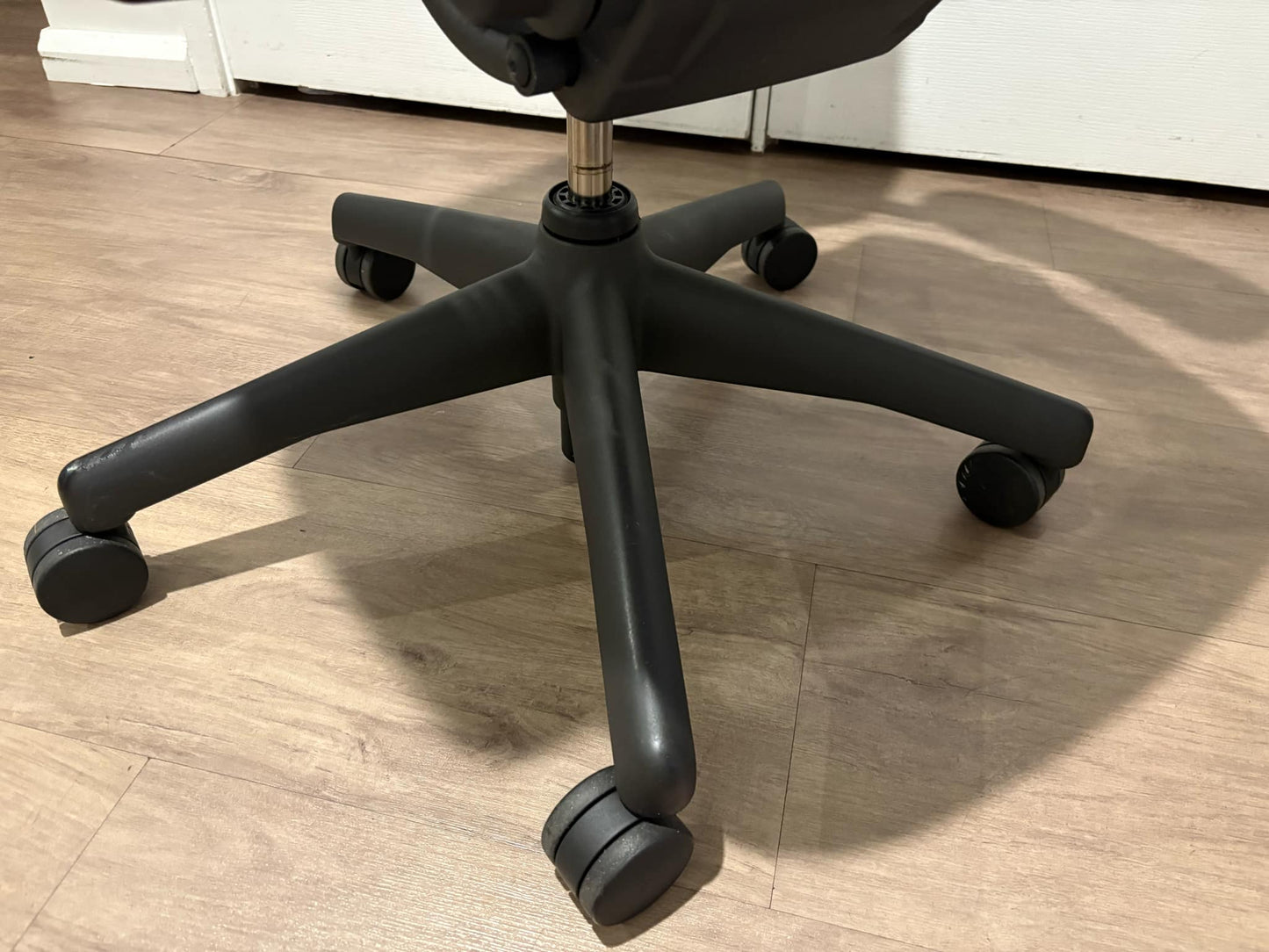 Genuine Herman Miller Aeron classic chair - Size B