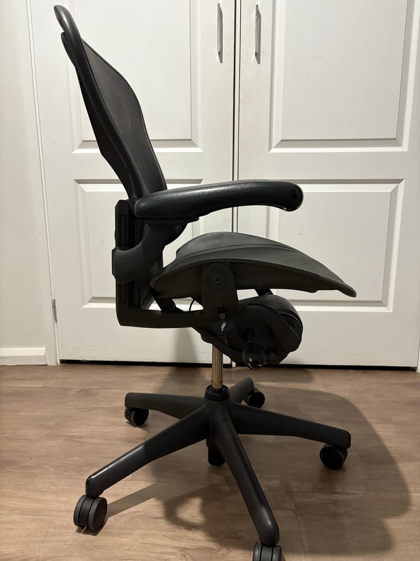 Genuine Herman Miller Aeron classic chair - Size B