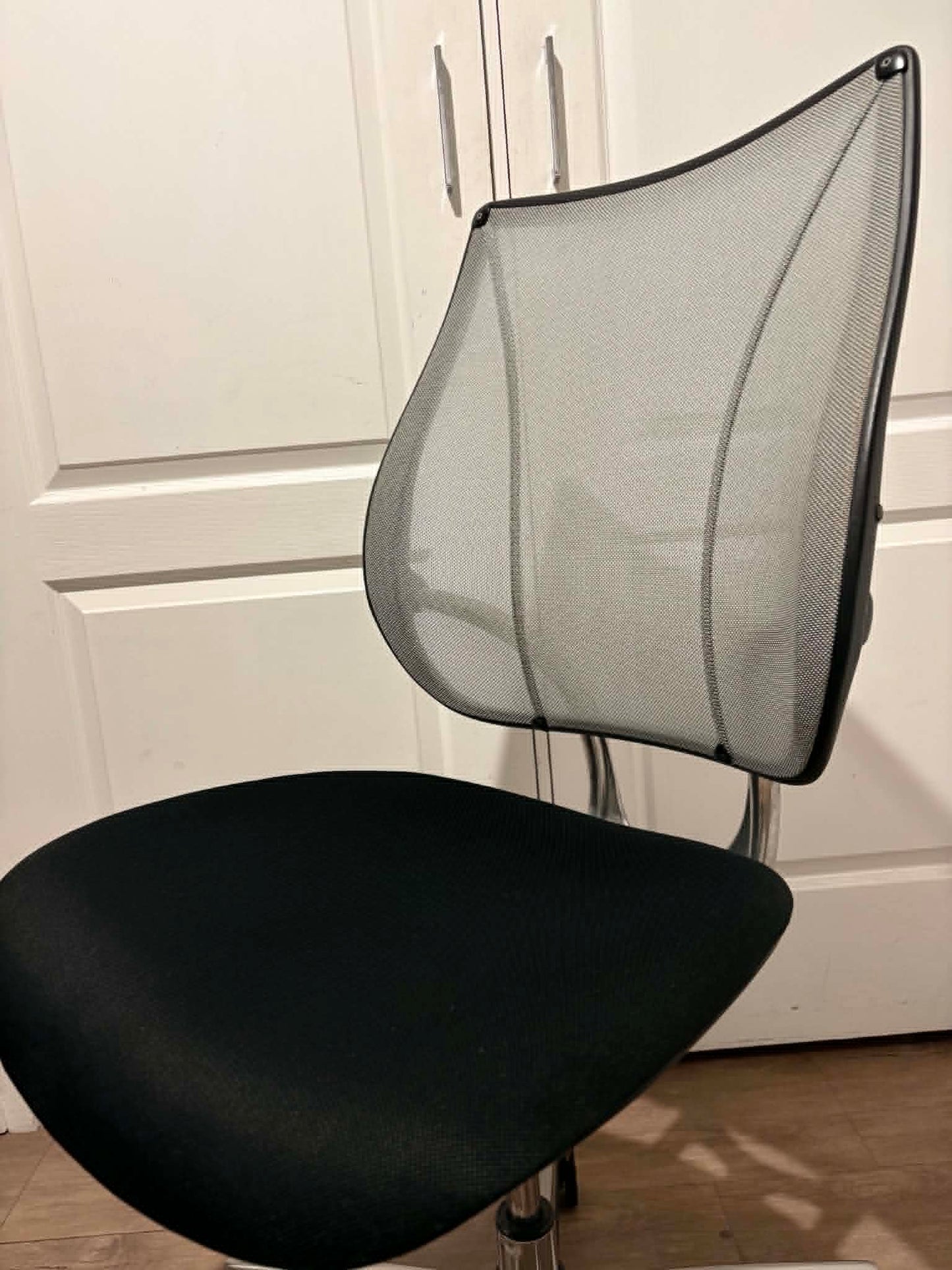 Humanscale Liberty Chair | Used Ergonomic Office Chair | Premium Mesh Task Chair | Without armrest