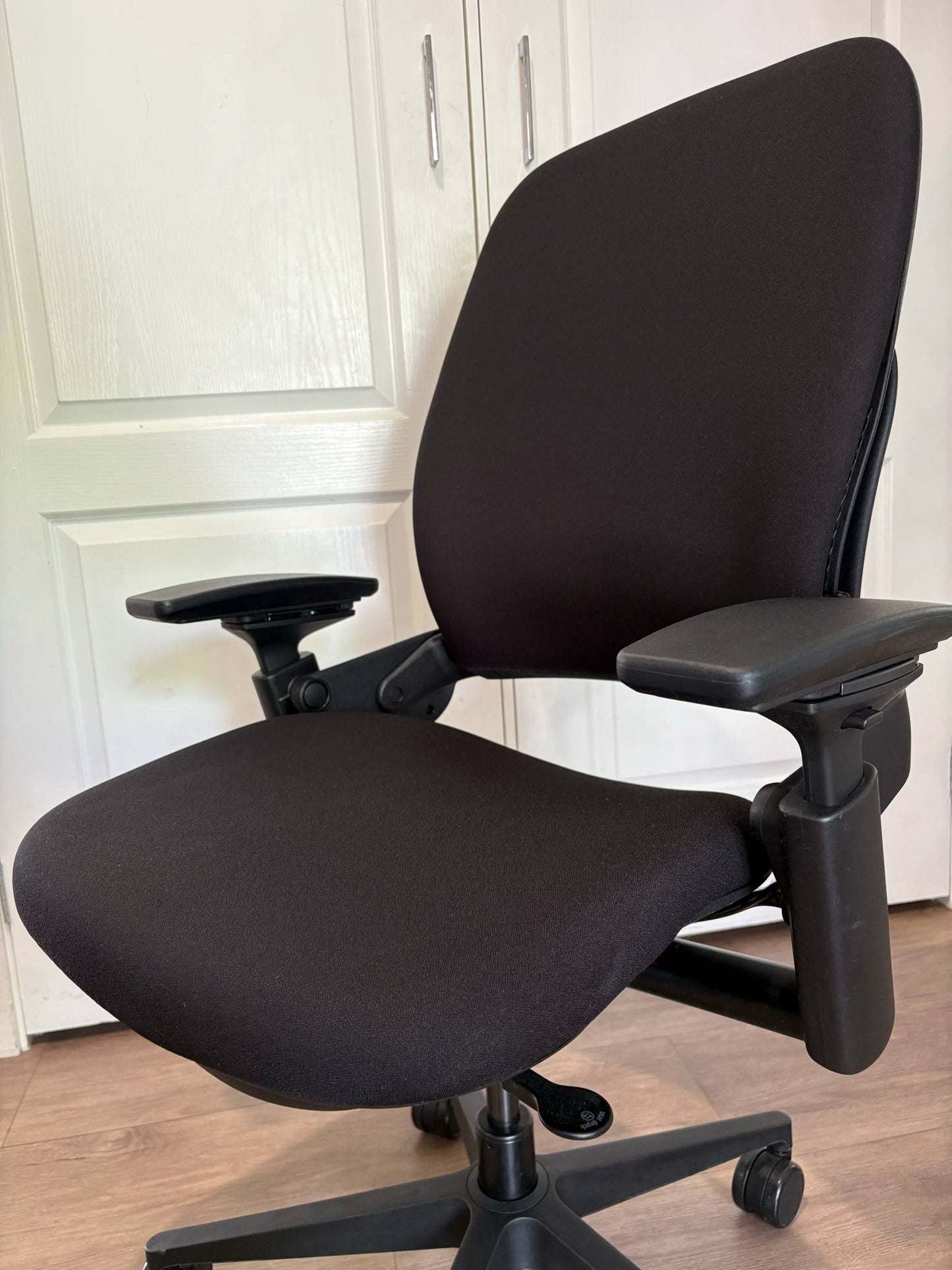 Steelcase Leap Version 2 Ergonomic Chair - MFD 2016-2017-2019 - Excellent condition