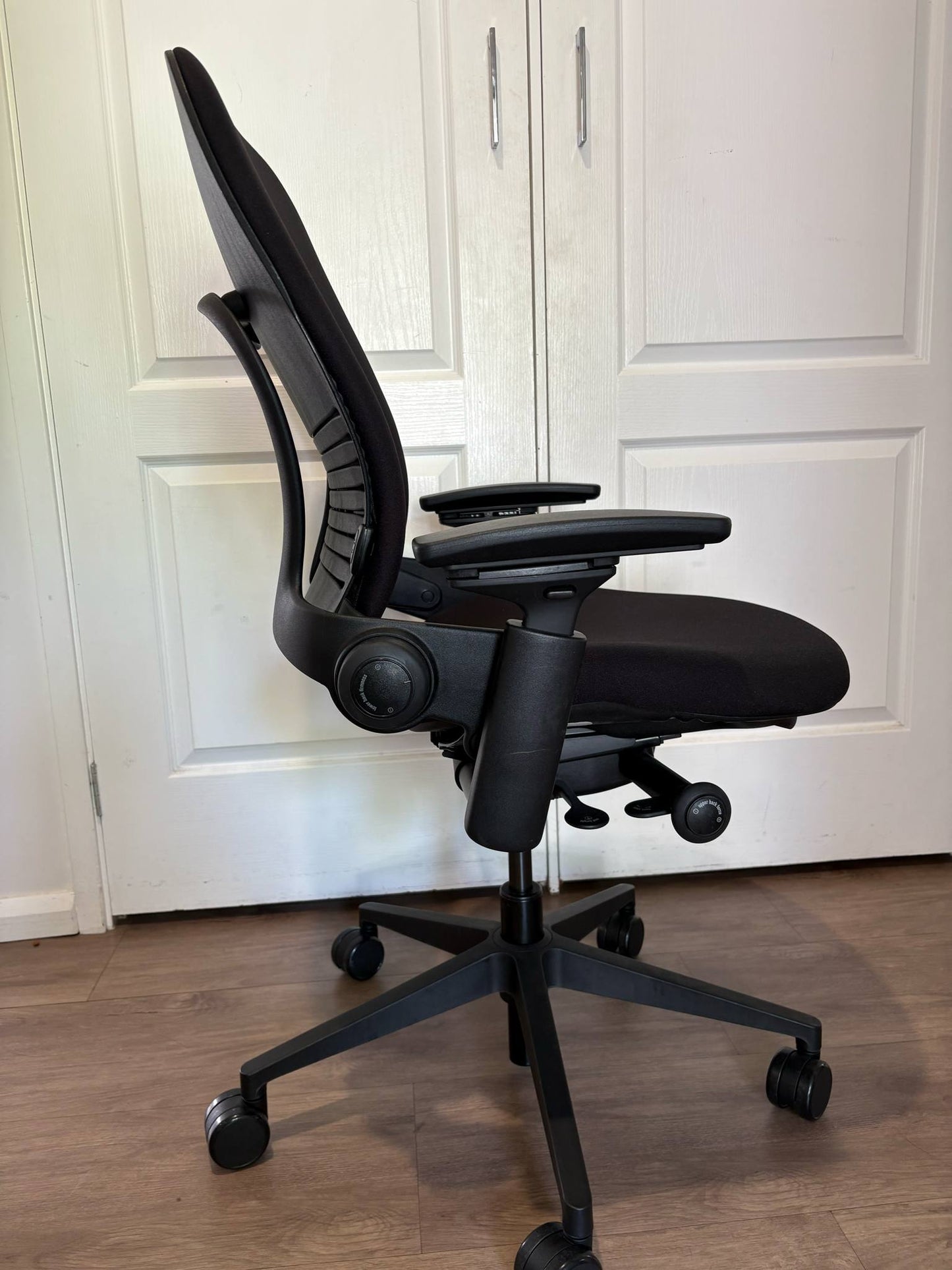 Steelcase Leap Version 2 Ergonomic Chair - MFD 2016-2017-2019 - Excellent condition