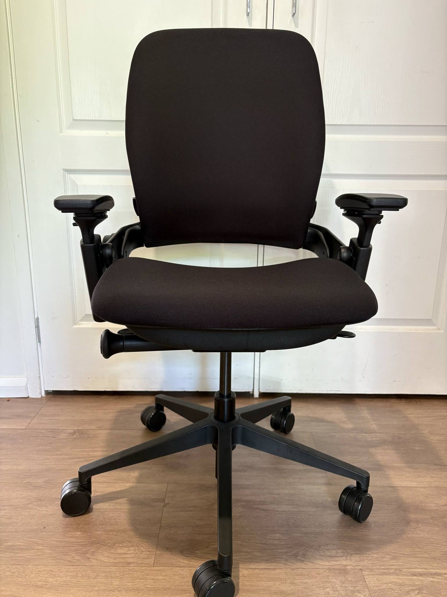Steelcase Leap Version 2 Ergonomic Chair - MFD 2016-2017-2019 - Excellent condition