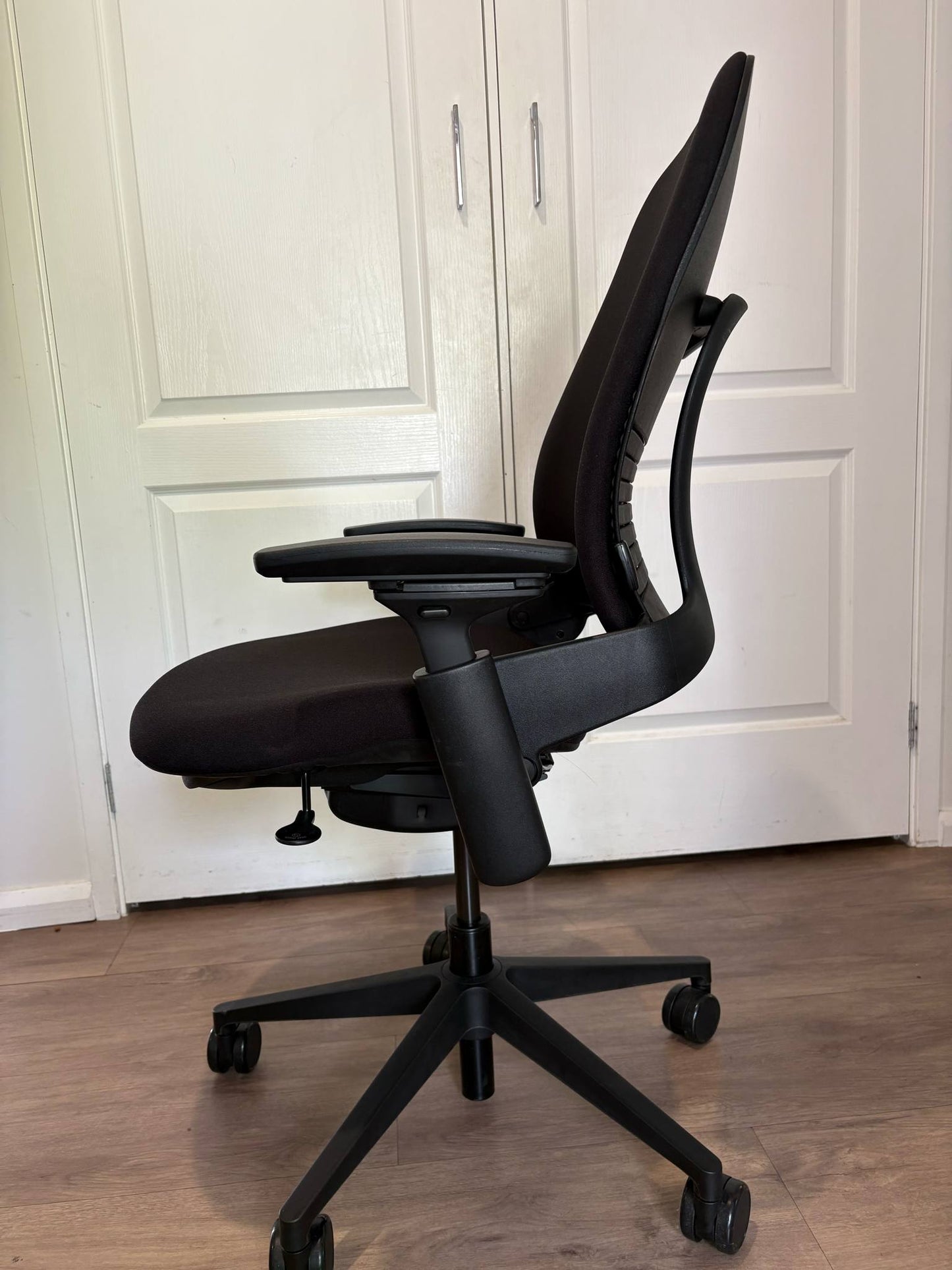 Steelcase Leap Version 2 Ergonomic Chair - MFD 2016-2017-2019 - Excellent condition