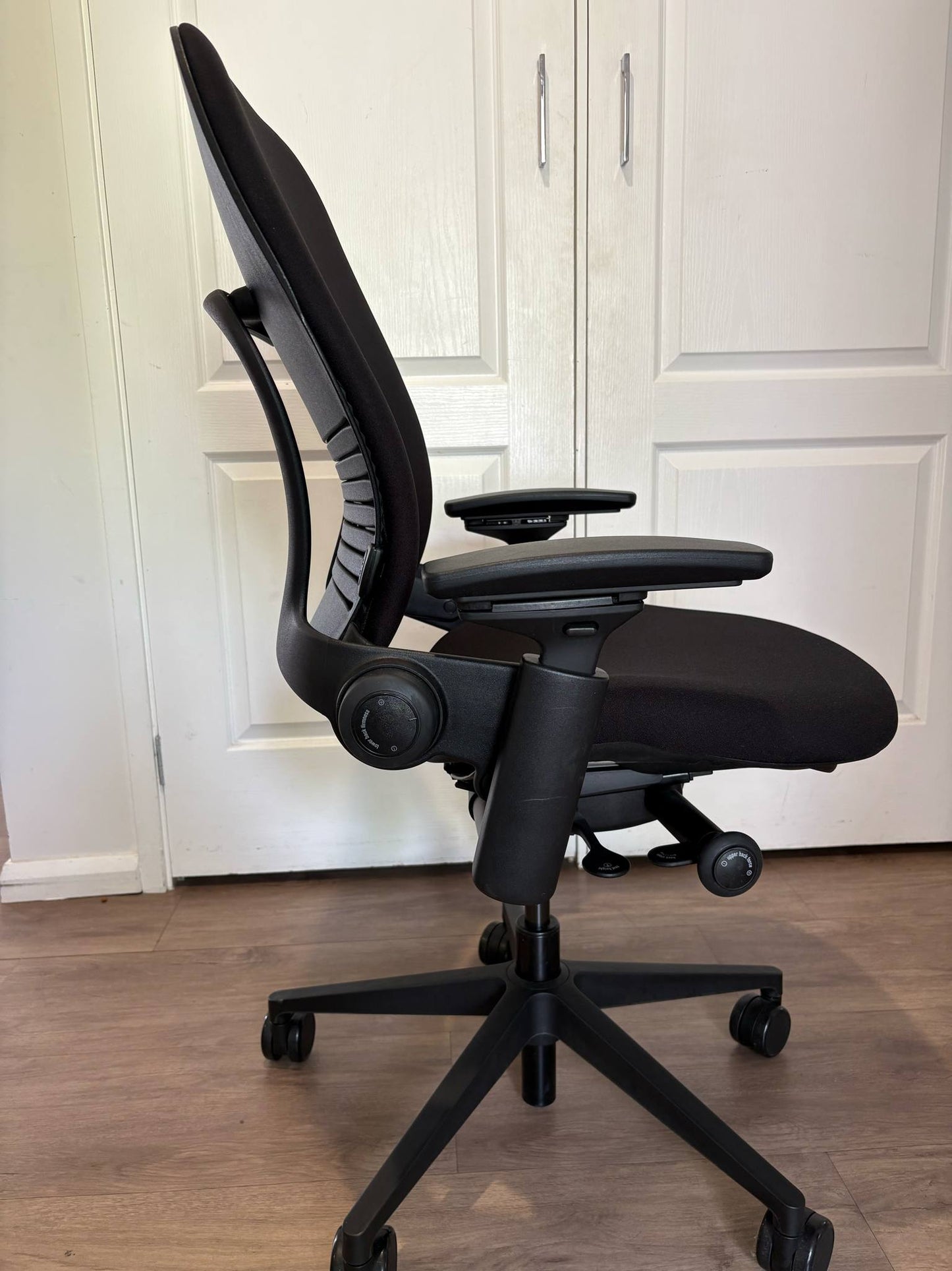 Steelcase Leap Version 2 Ergonomic Chair - MFD 2016-2017-2019 - Excellent condition