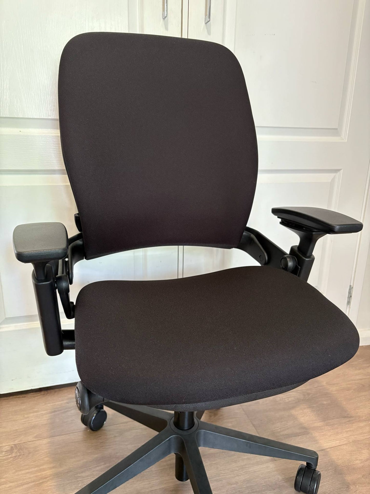 Steelcase Leap Version 2 Ergonomic Chair - MFD 2016-2017-2019 - Excellent condition