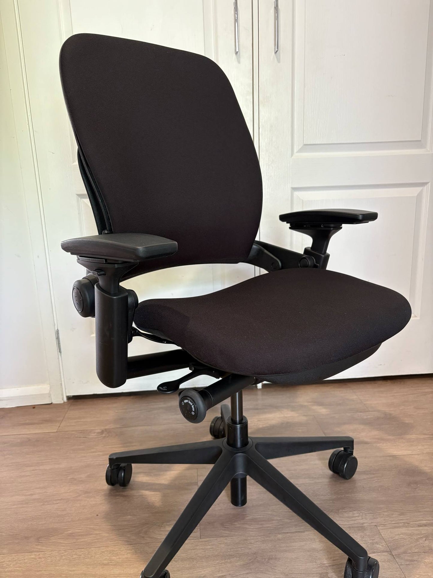 Steelcase Leap Version 2 Ergonomic Chair - MFD 2016-2017-2019 - Excellent condition