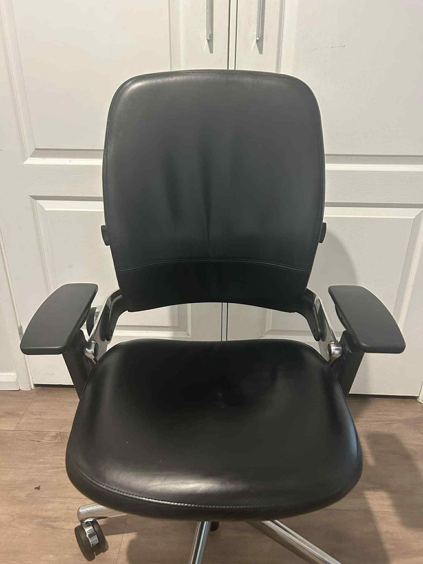 Steelcase Leap V2 office chair - Upholstered Black Leather