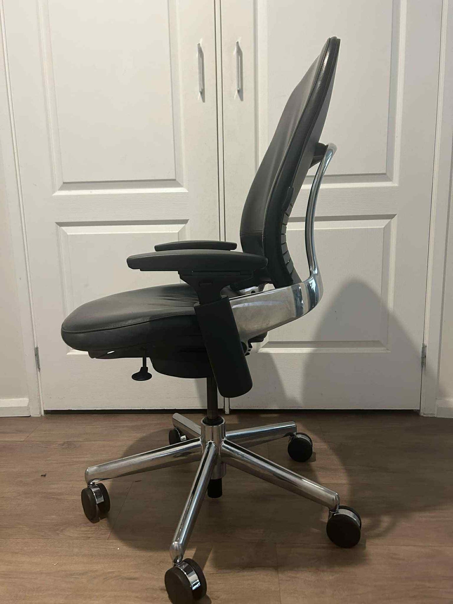 Steelcase Leap V2 office chair - Upholstered Black Leather