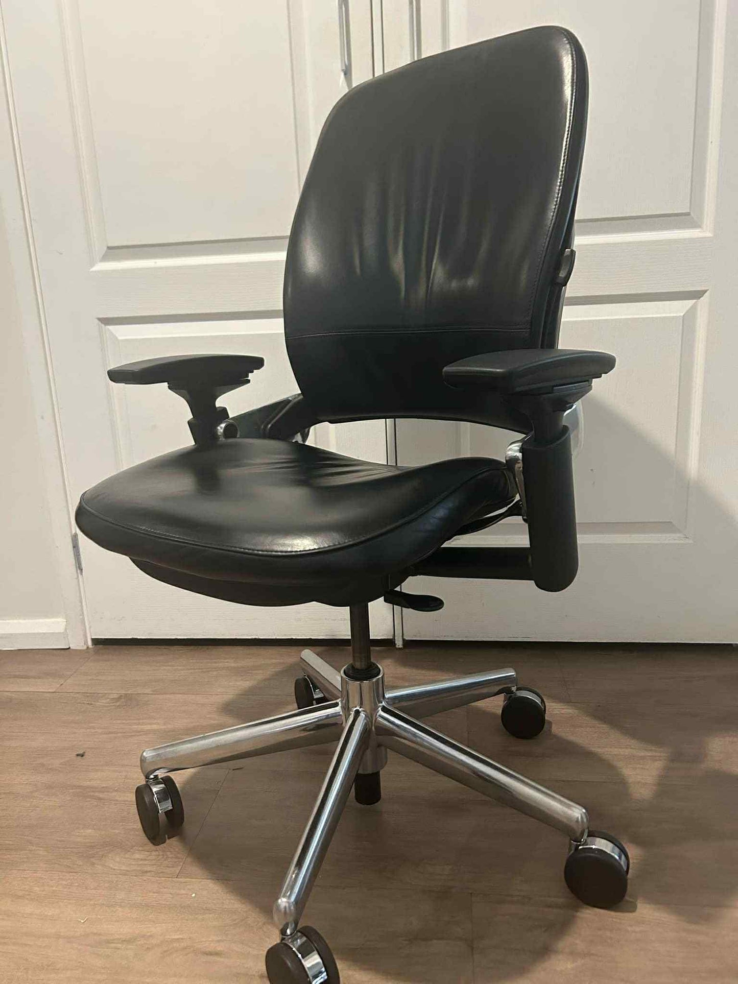 Steelcase Leap V2 office chair - Upholstered Black Leather
