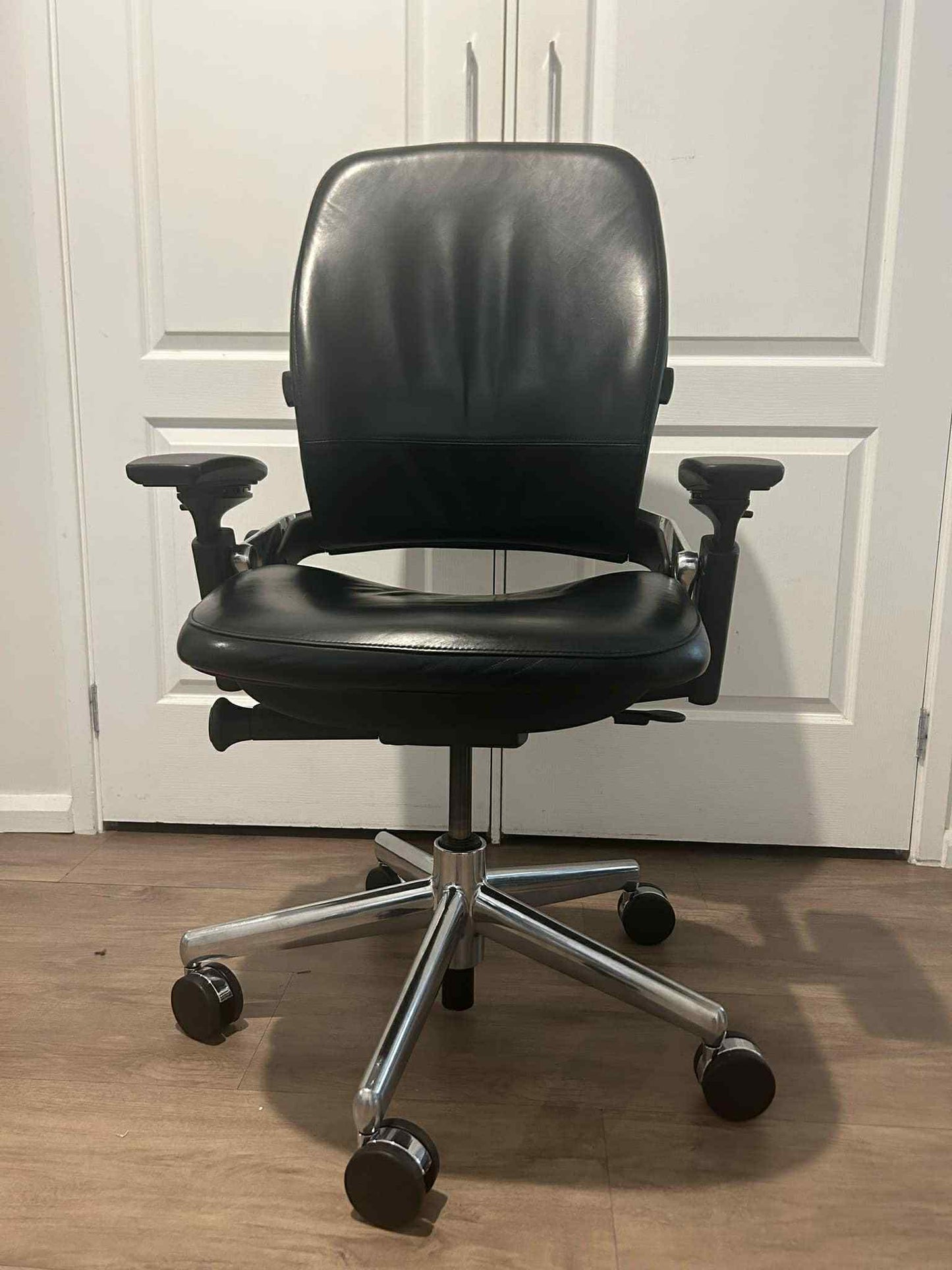 Steelcase Leap V2 office chair - Upholstered Black Leather