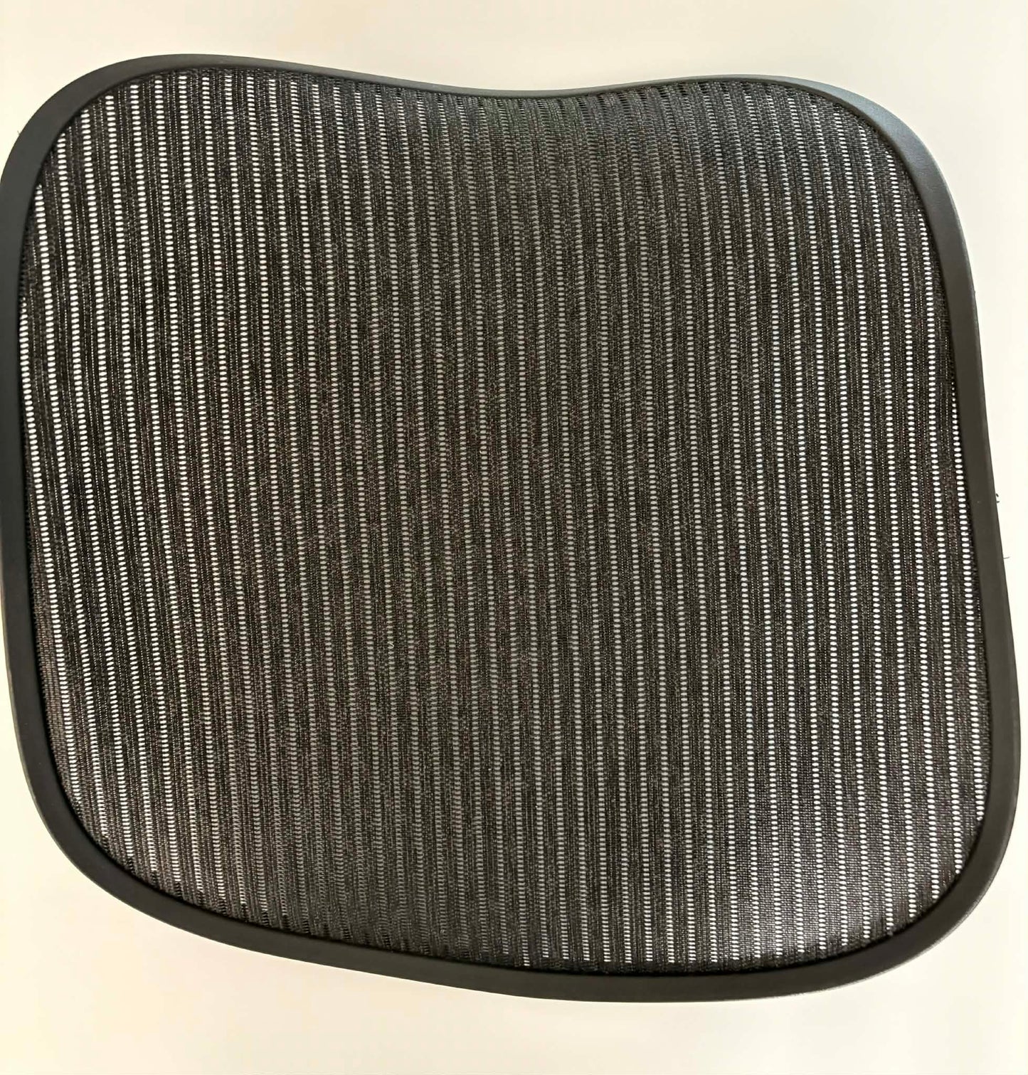 Genuine Aeron Classic Seat – Size B, Carbon Black (3D01) - Used excellent condition
