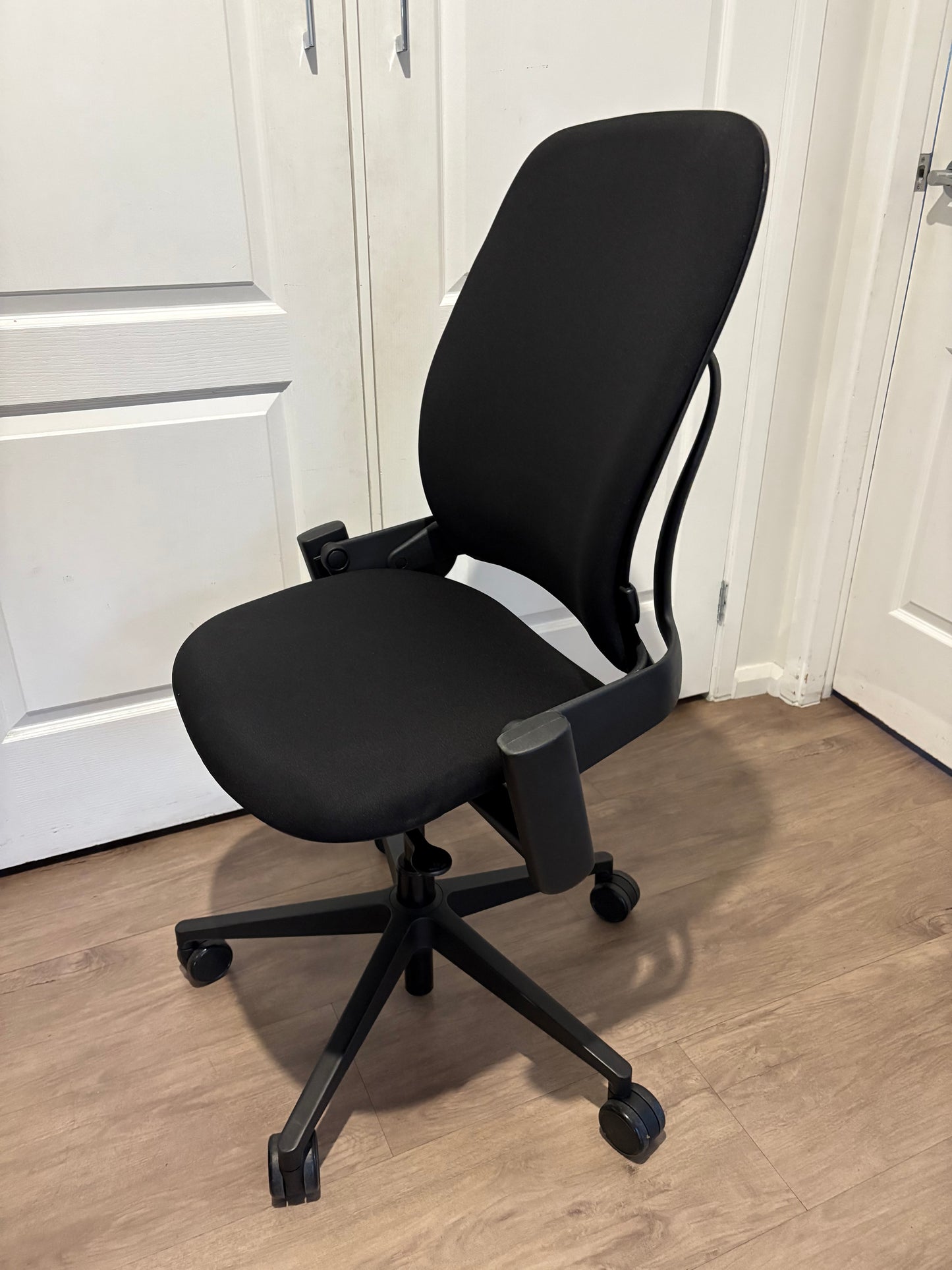 Steelcase Leap V2 Ergonomic office chair - without armrest