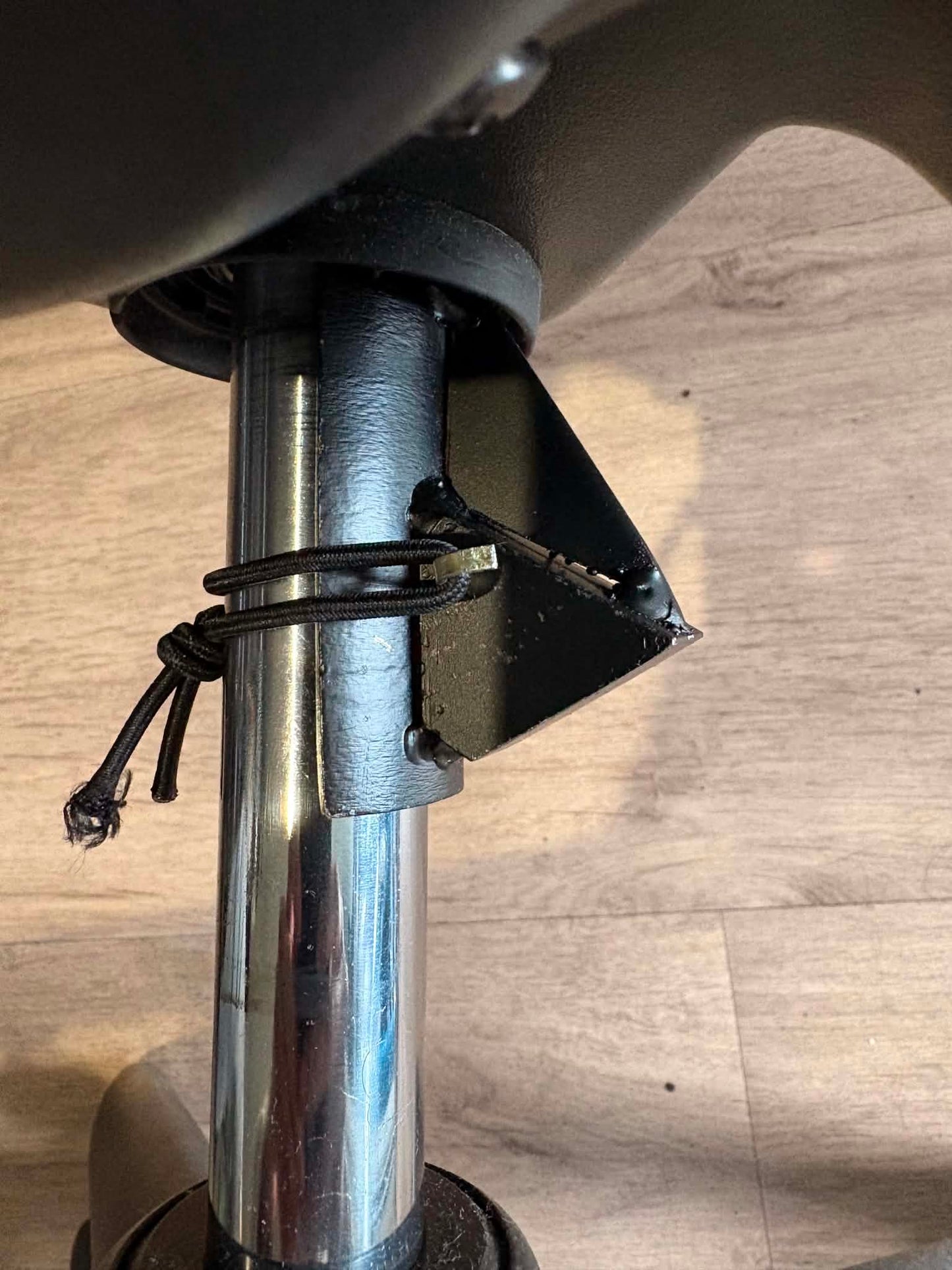 Heavy-Duty Office Chair Gas Lift Removal Tool