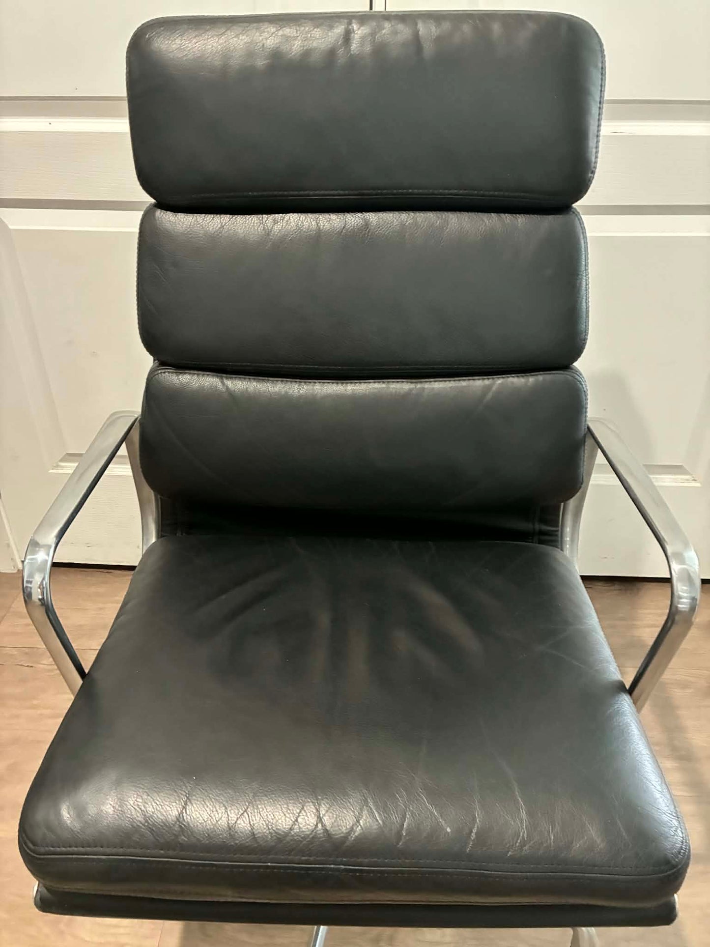 Vintage Eames® Soft Pad Management Chair