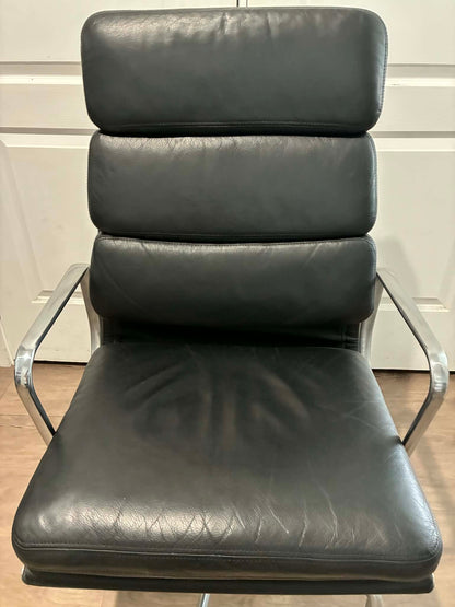 Vintage Eames® Soft Pad Management Chair