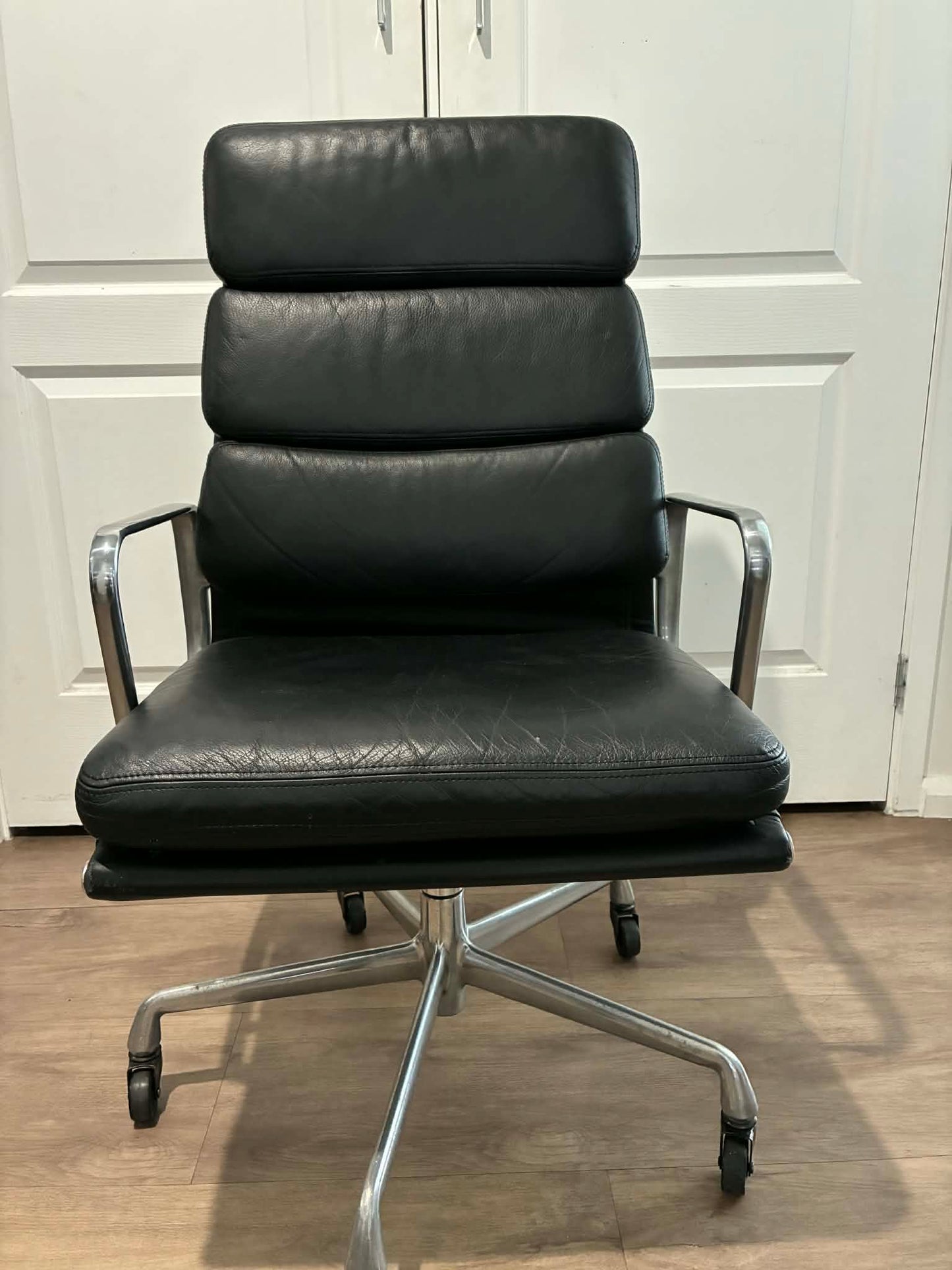 Vintage Eames® Soft Pad Management Chair