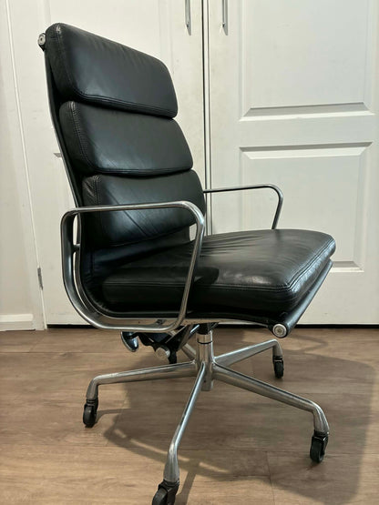 Vintage Eames® Soft Pad Management Chair