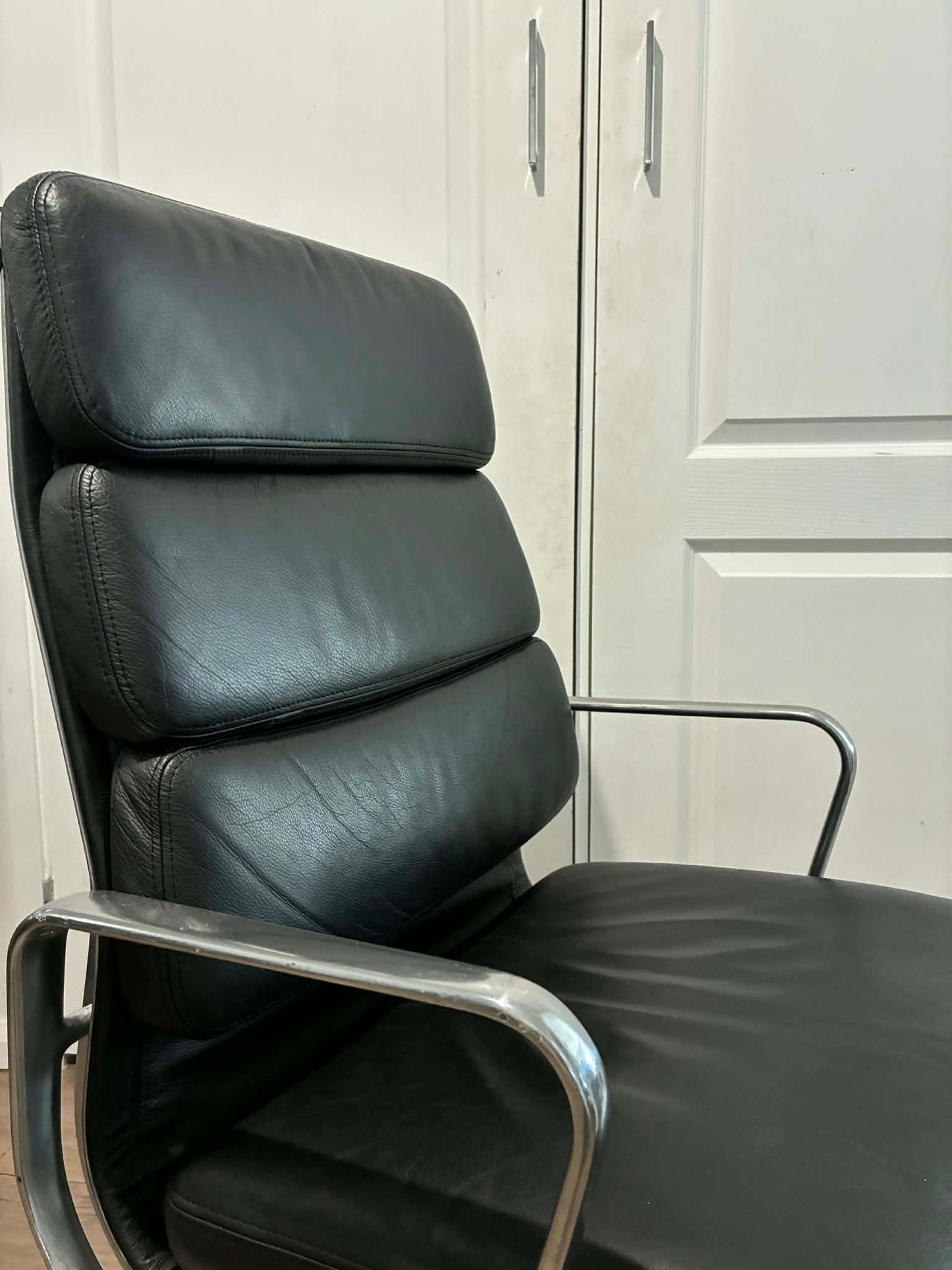 Vintage Eames® Soft Pad Management Chair
