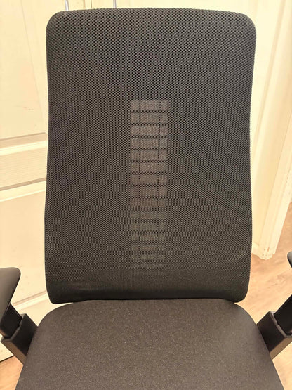 Haworth Fern Ergonomic Office Chair – New & Unused | Height Adjustable Arms