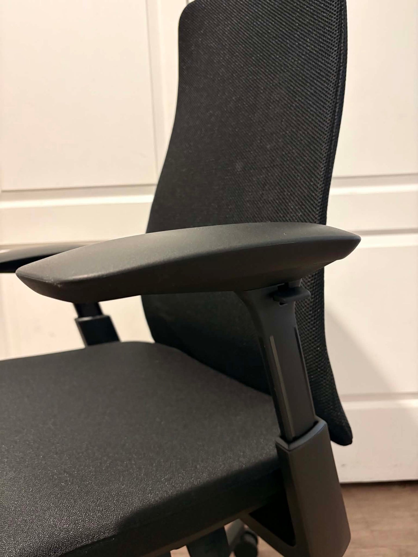 Haworth Fern Ergonomic Office Chair – New & Unused | Height Adjustable Arms