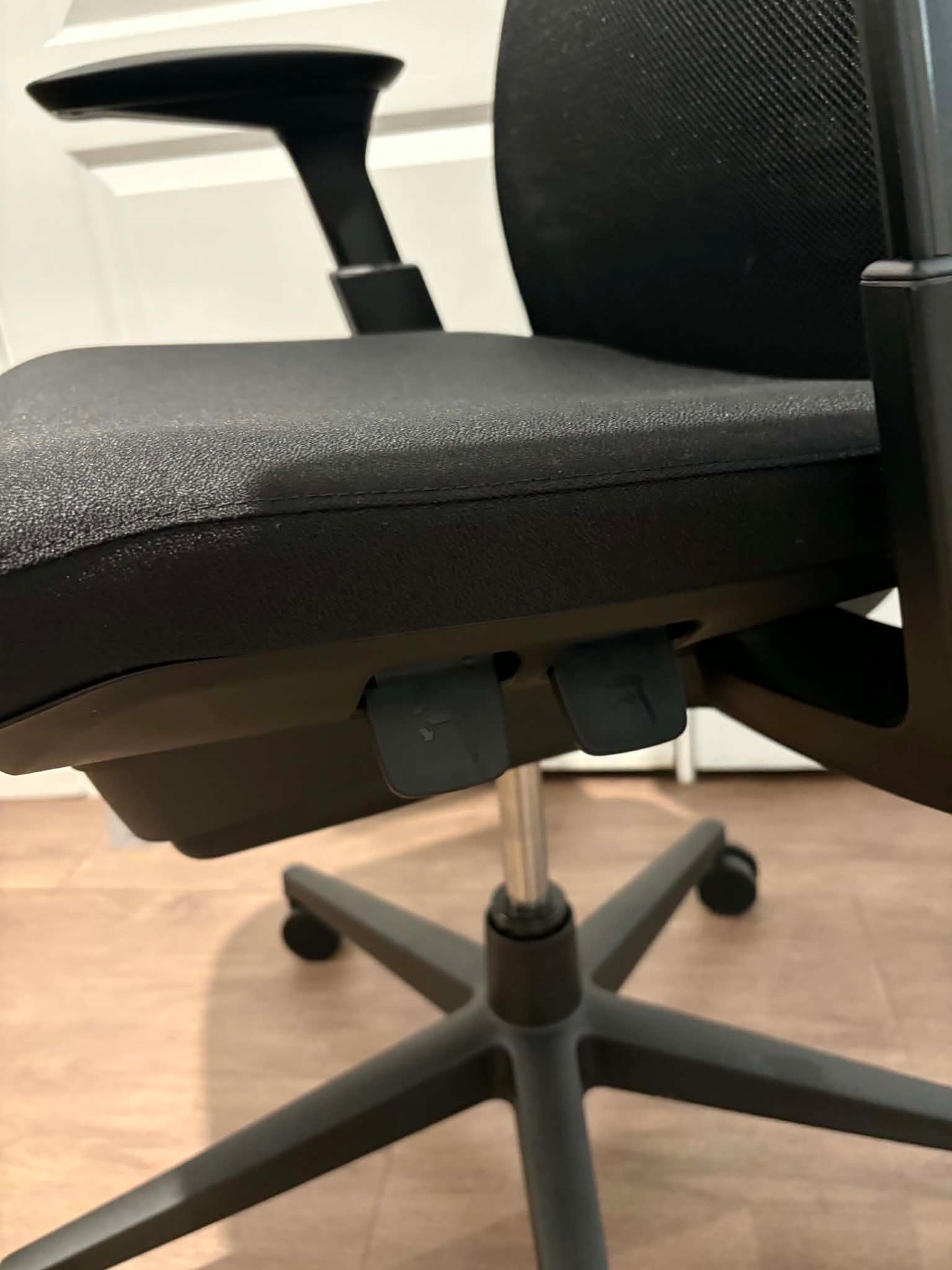 Haworth Fern Ergonomic Office Chair – New & Unused | Height Adjustable Arms