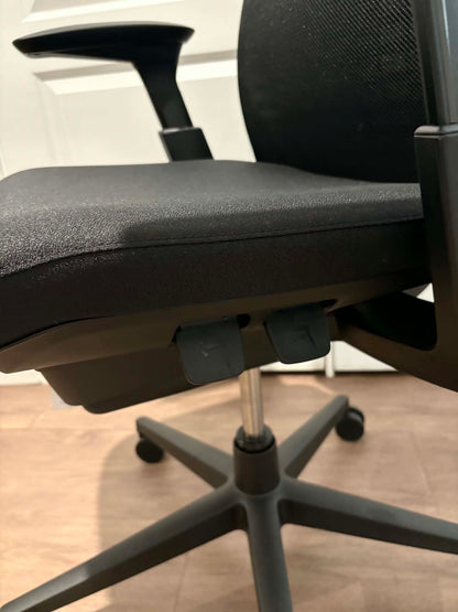 Haworth Fern Ergonomic Office Chair – New & Unused | Height Adjustable Arms
