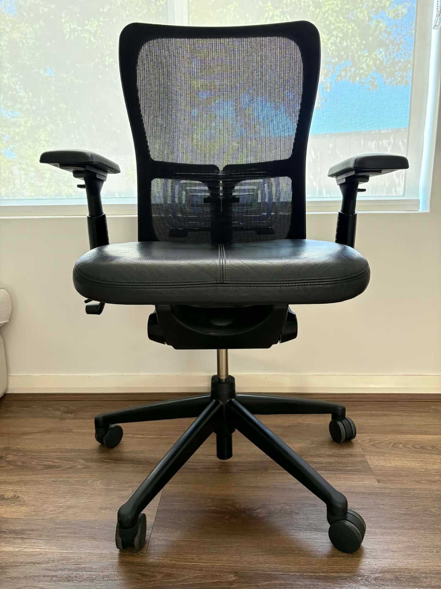 Haworth Zody ergonomic office chair - Leather