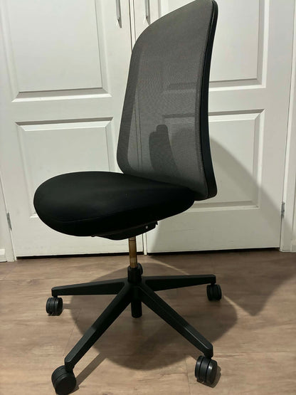 Herman Miller Lino Ergonomic Office Chair - Without armrs