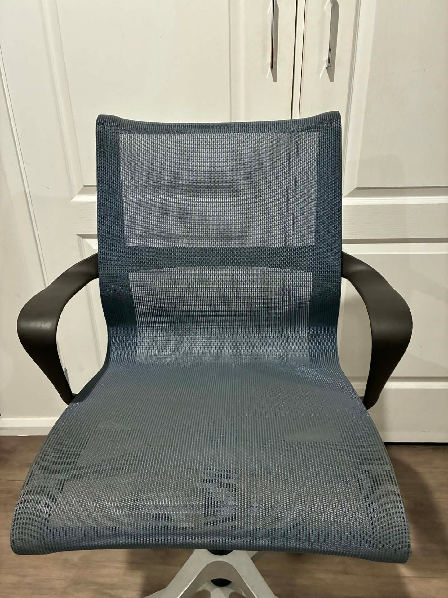 Herman Miller Setu Stool - blue colour