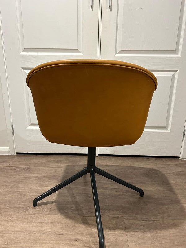 Muuto Fiber Armchair With Swivel Base