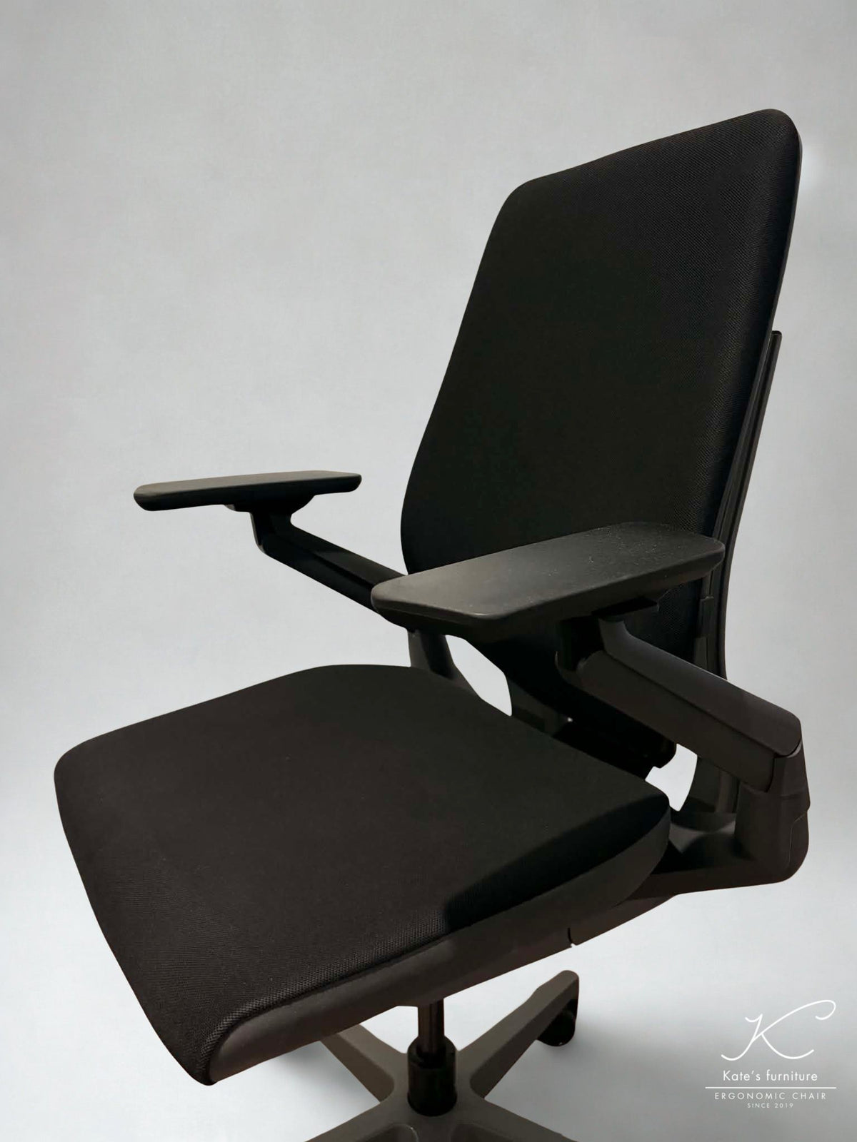 Professionally refurbished Steelcase Gesture chair with adjustable arm system