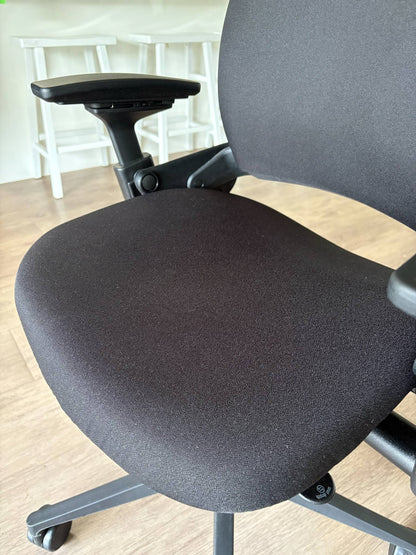 Steelcase Leap Version 2 Ergonomic Chair - MFD 2016-2017-2019 - Excellent condition