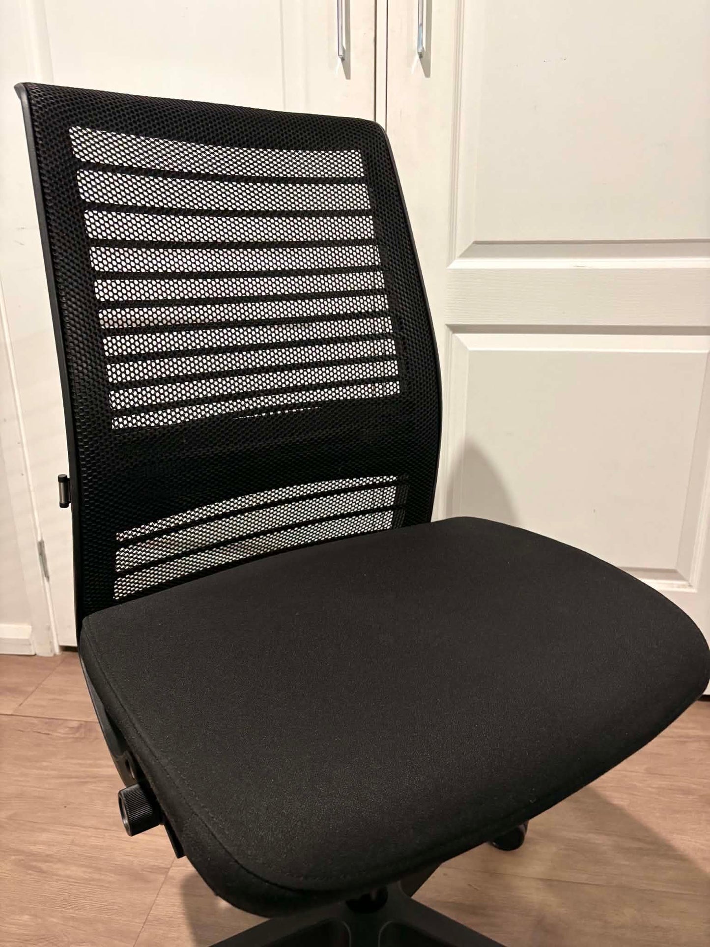 Steelcase Think V2 Ergonomic Office Chair – No Arms – Fully Refurbished