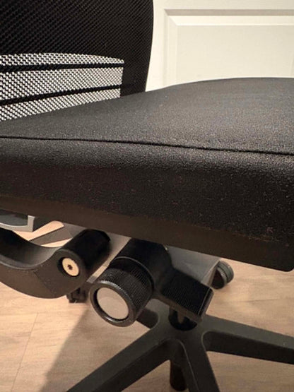 Steelcase Think V2 Ergonomic Office Chair – No Arms – Fully Refurbished