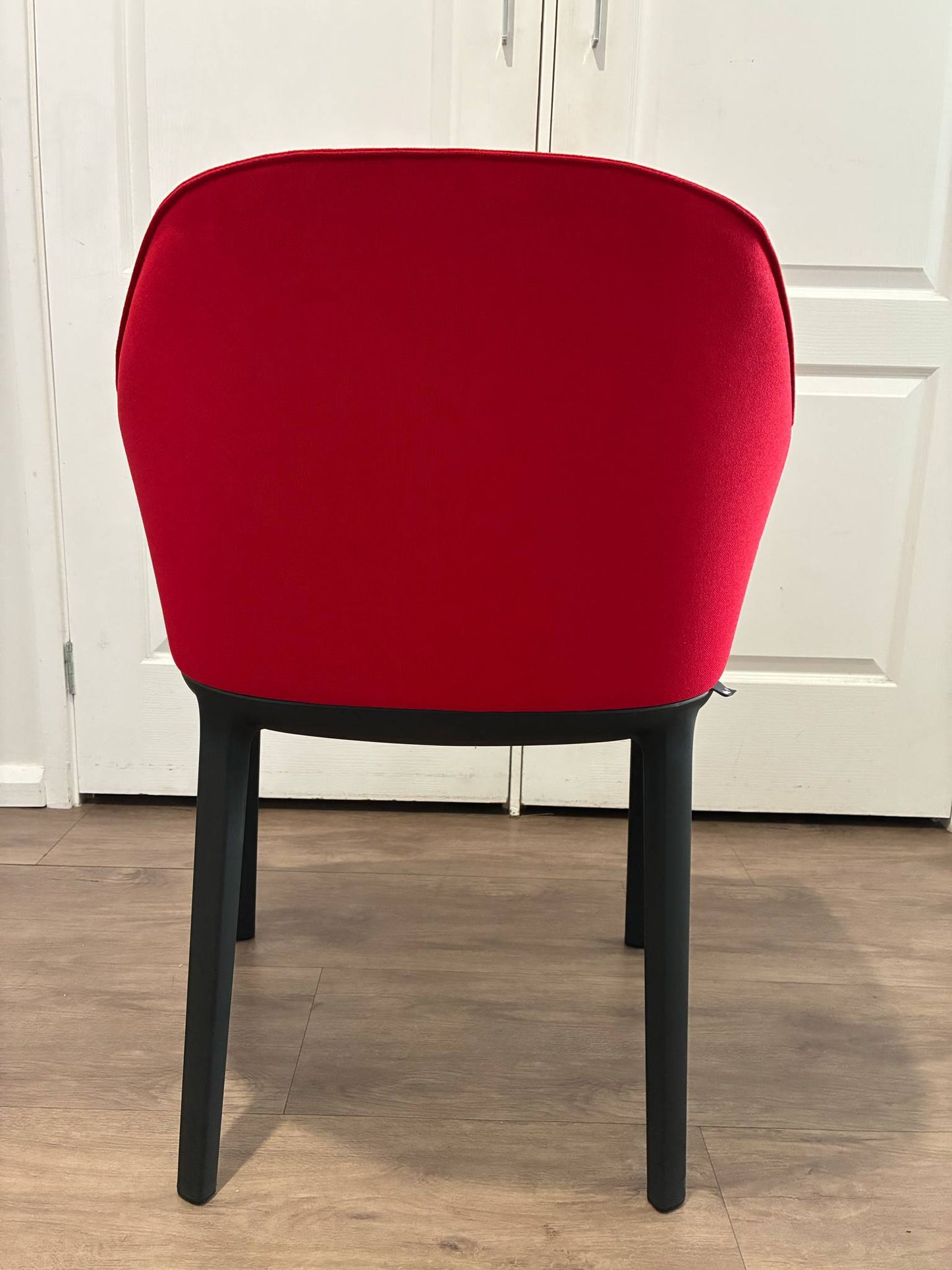 Vitra Softshell Tub Chair in Red – Modern Ergonomic Lounge Chair