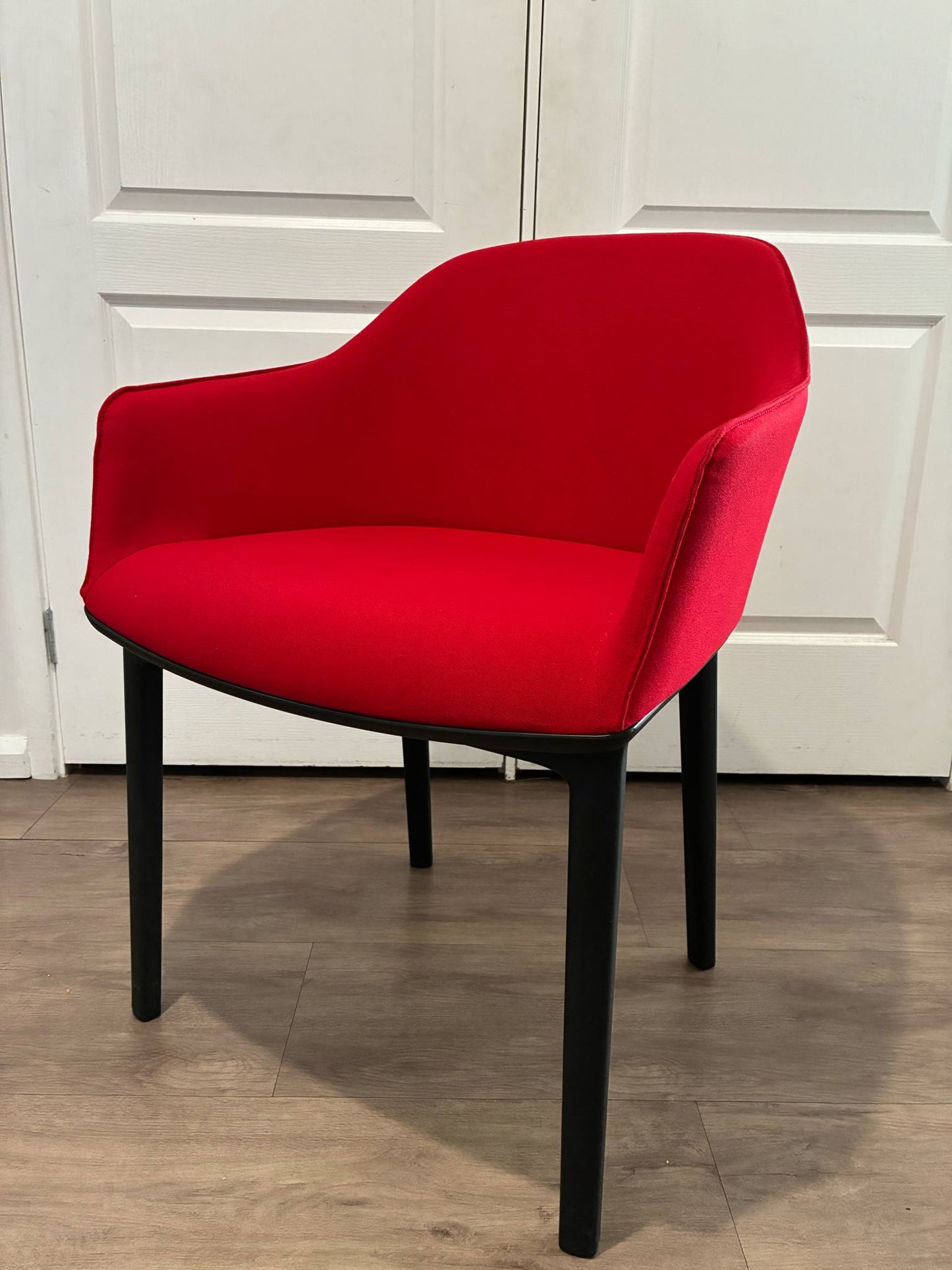 Vitra Softshell Tub Chair in Red – Modern Ergonomic Lounge Chair